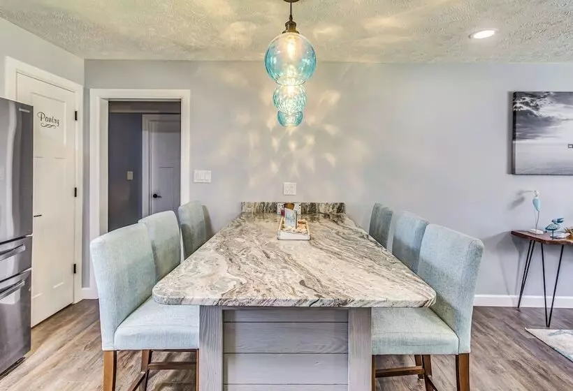 Ocean Isle Beach Home W/ Grill: 1 Mi To Beach!