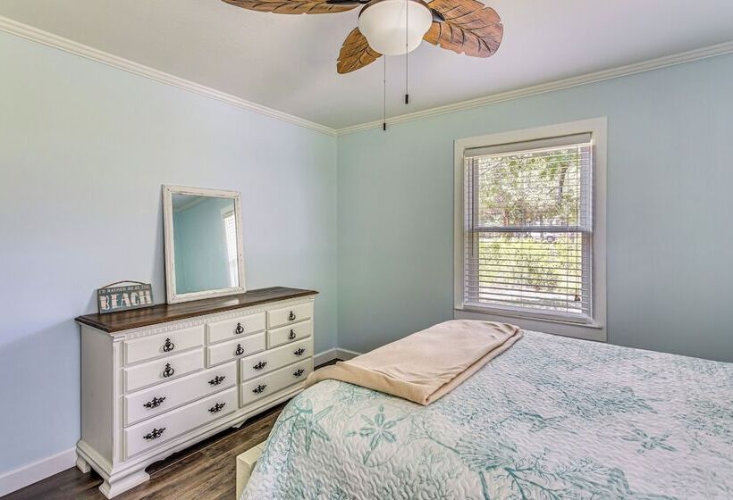 Ocean Isle Beach Home W/ Grill: 1 Mi To Beach!