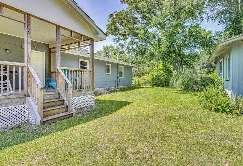 Ocean Isle Beach Home W/ Grill: 1 Mi To Beach!