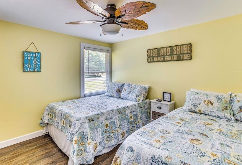 Ocean Isle Beach Home W/ Grill: 1 Mi To Beach!