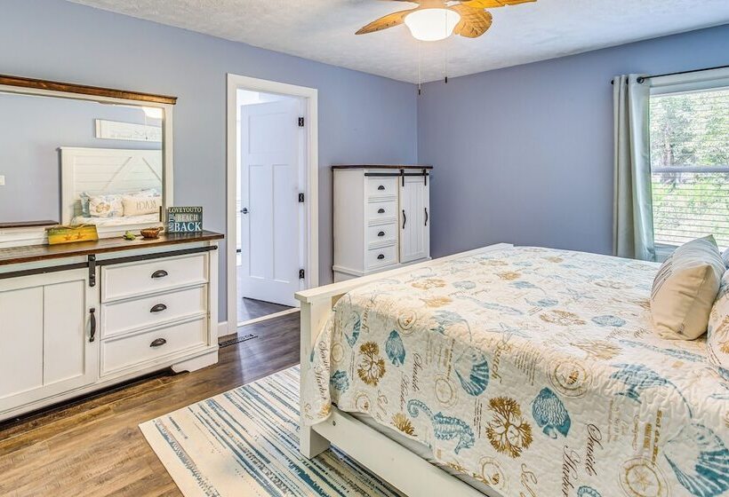 Ocean Isle Beach Home W/ Grill: 1 Mi To Beach!