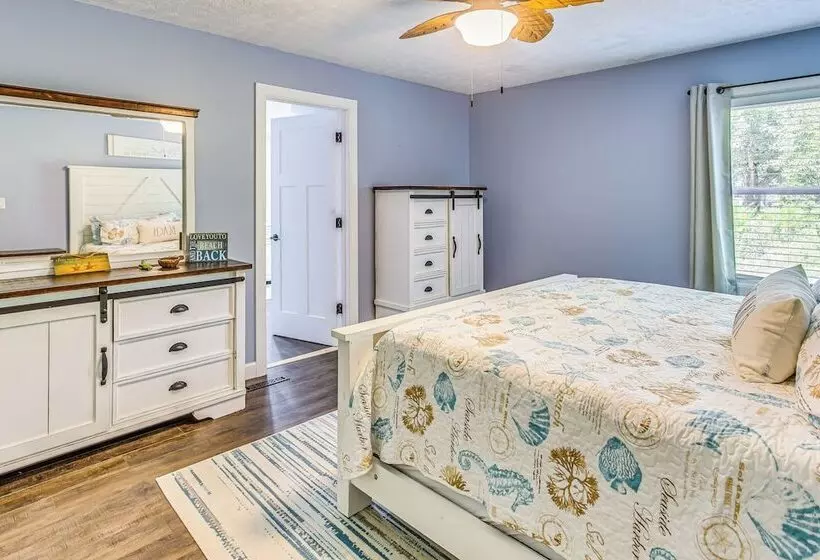 Ocean Isle Beach Home W/ Grill: 1 Mi To Beach!