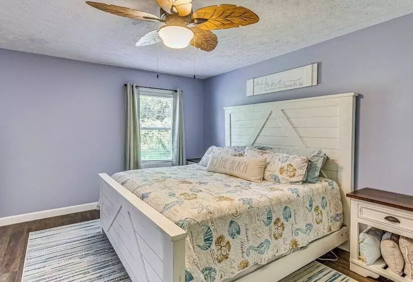 Ocean Isle Beach Home W/ Grill: 1 Mi To Beach!