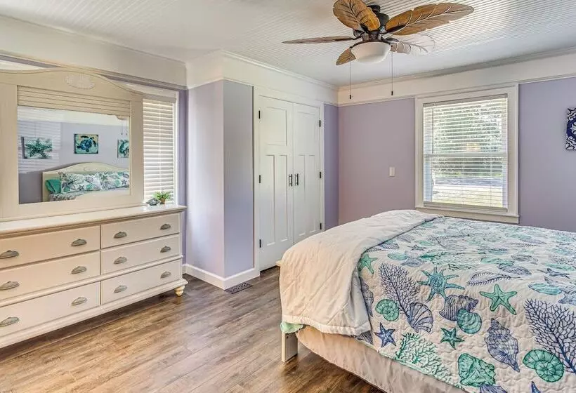 Ocean Isle Beach Home W/ Grill: 1 Mi To Beach!