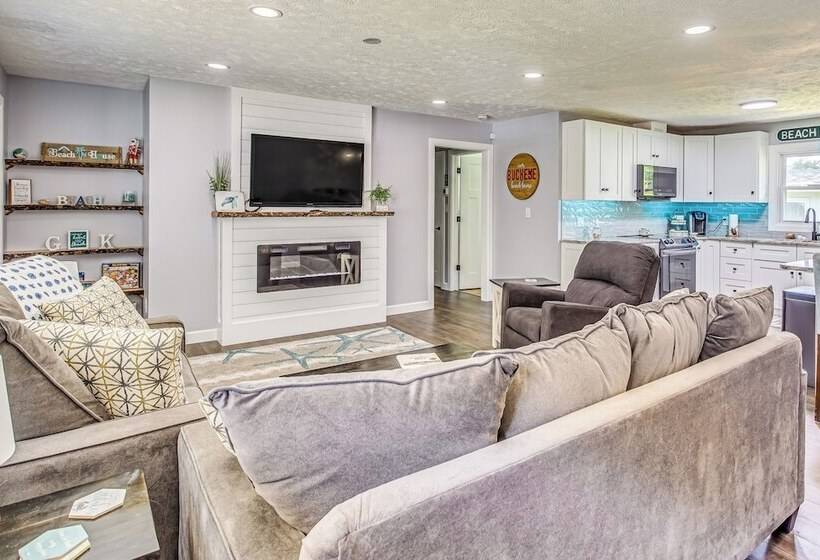 Ocean Isle Beach Home W/ Grill: 1 Mi To Beach!