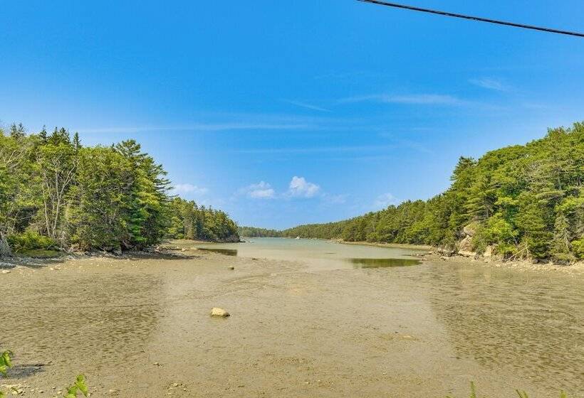 Peaceful Coastal Maine Retreat, Walk To Trails