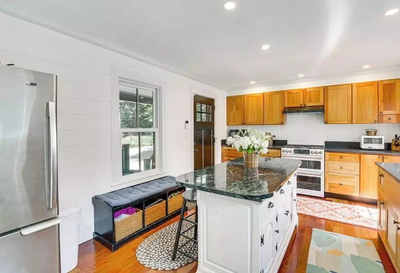 Peaceful Coastal Maine Retreat, Walk To Trails