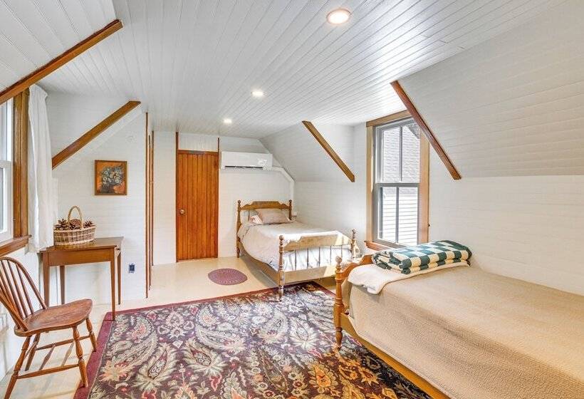 Peaceful Coastal Maine Retreat, Walk To Trails