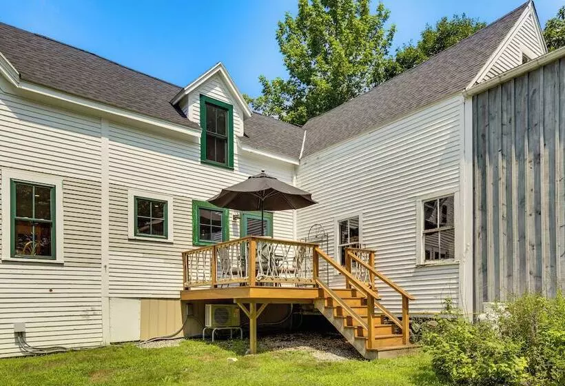 Peaceful Coastal Maine Retreat, Walk To Trails