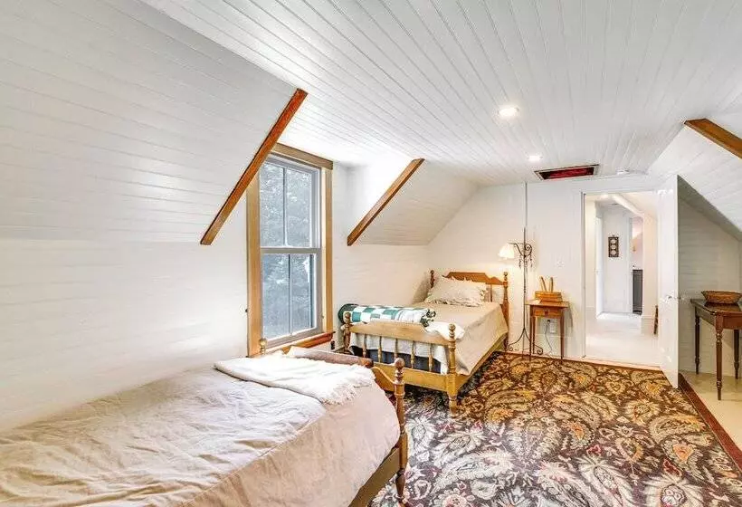 Peaceful Coastal Maine Retreat, Walk To Trails