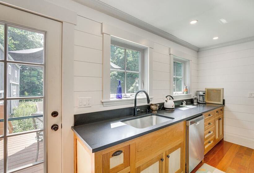 Peaceful Coastal Maine Retreat, Walk To Trails