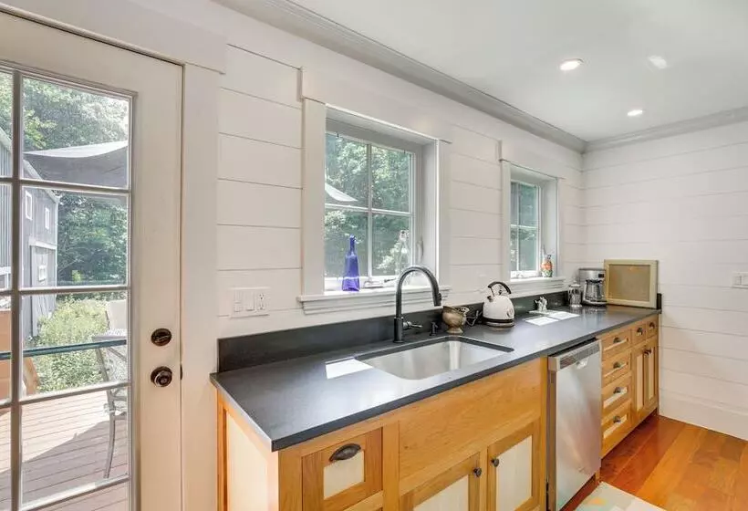 Peaceful Coastal Maine Retreat, Walk To Trails