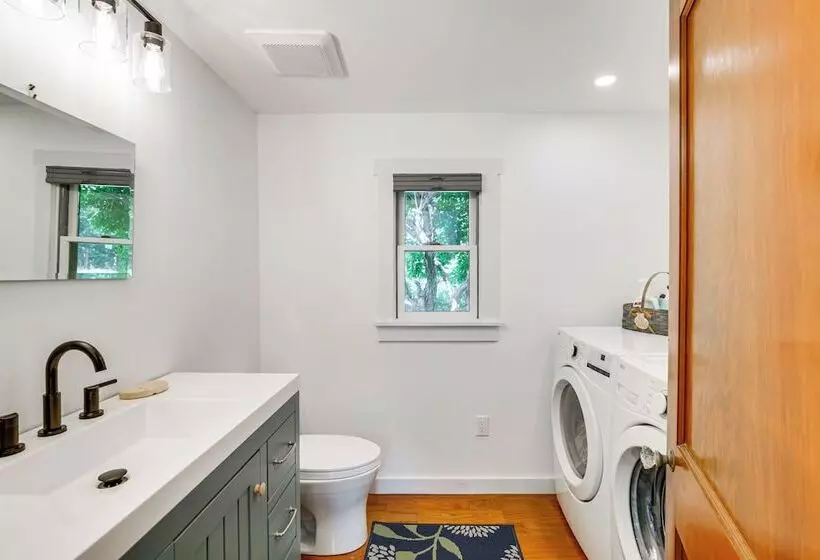 Peaceful Coastal Maine Retreat, Walk To Trails