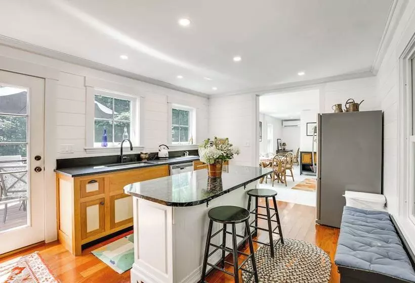 Peaceful Coastal Maine Retreat, Walk To Trails