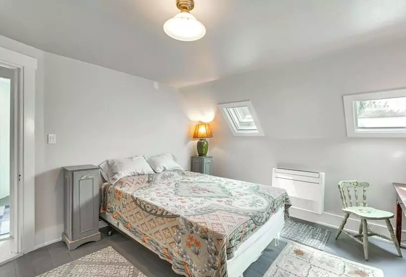 Peaceful Coastal Maine Retreat, Walk To Trails