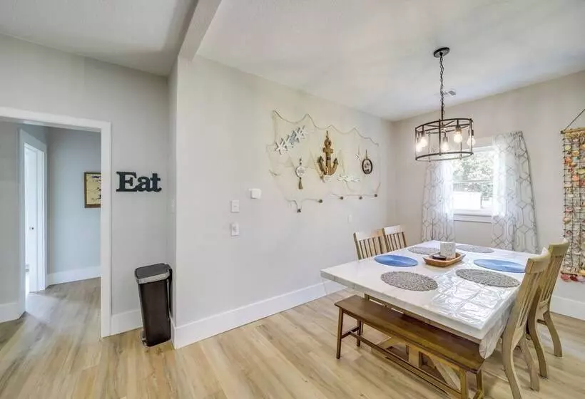 Eufaula Home   Walk To Lake Beach!