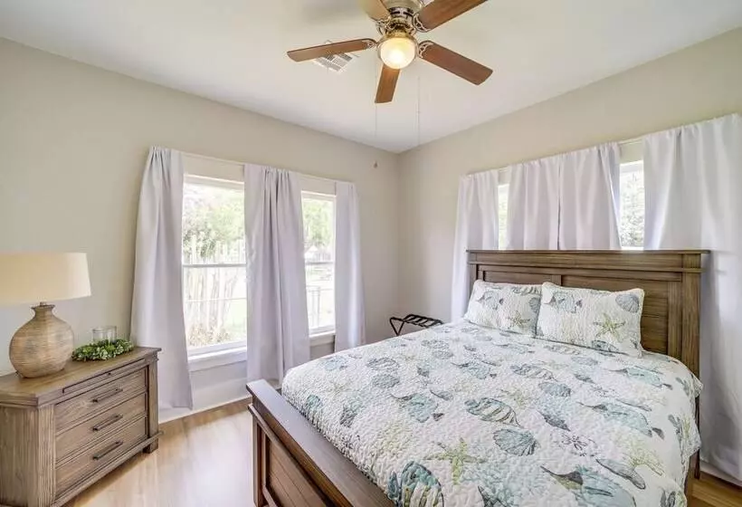 Eufaula Home   Walk To Lake Beach!