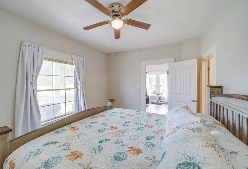 Eufaula Home Walk To Lake Beach!