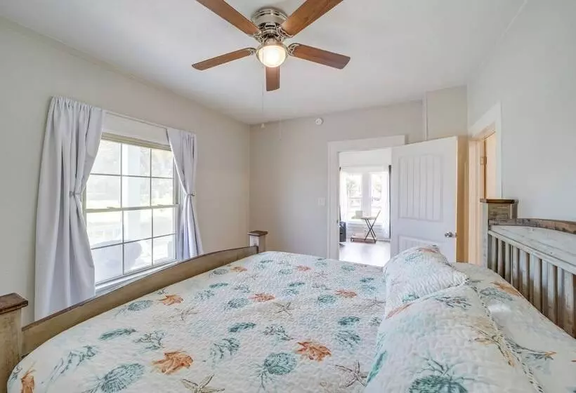 Eufaula Home   Walk To Lake Beach!