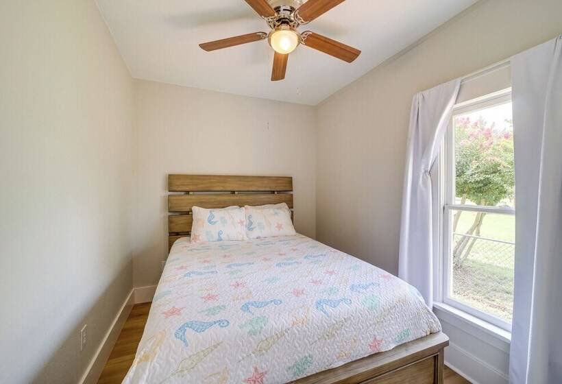 Eufaula Home Walk To Lake Beach!