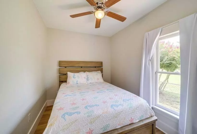 Eufaula Home   Walk To Lake Beach!