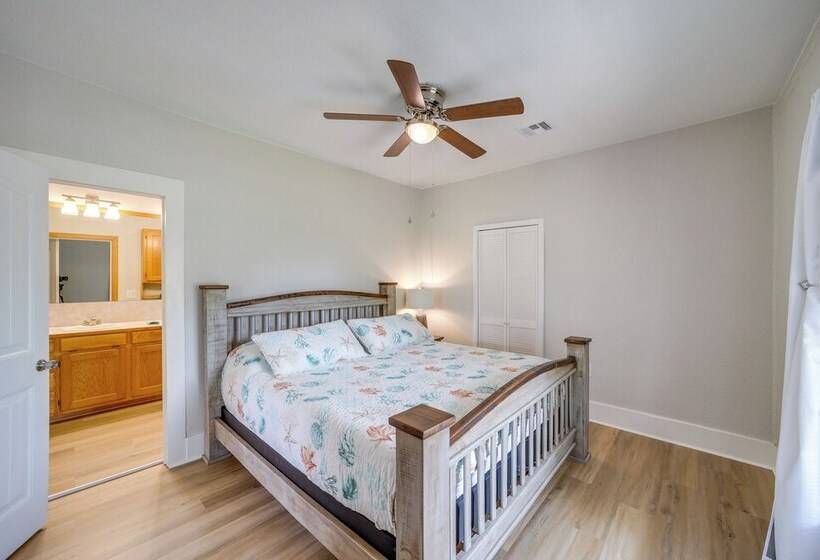 Eufaula Home Walk To Lake Beach!