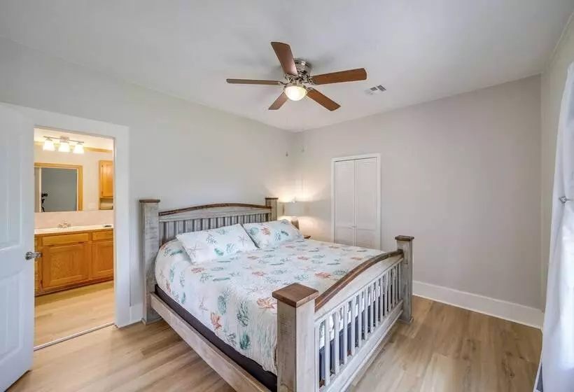 Eufaula Home   Walk To Lake Beach!