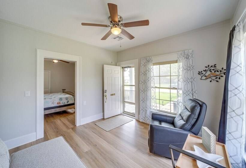 Eufaula Home Walk To Lake Beach!