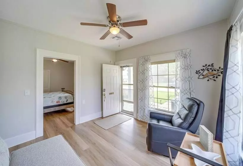 Eufaula Home   Walk To Lake Beach!