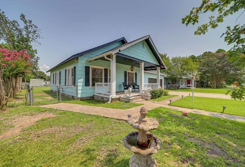 Eufaula Home Walk To Lake Beach!