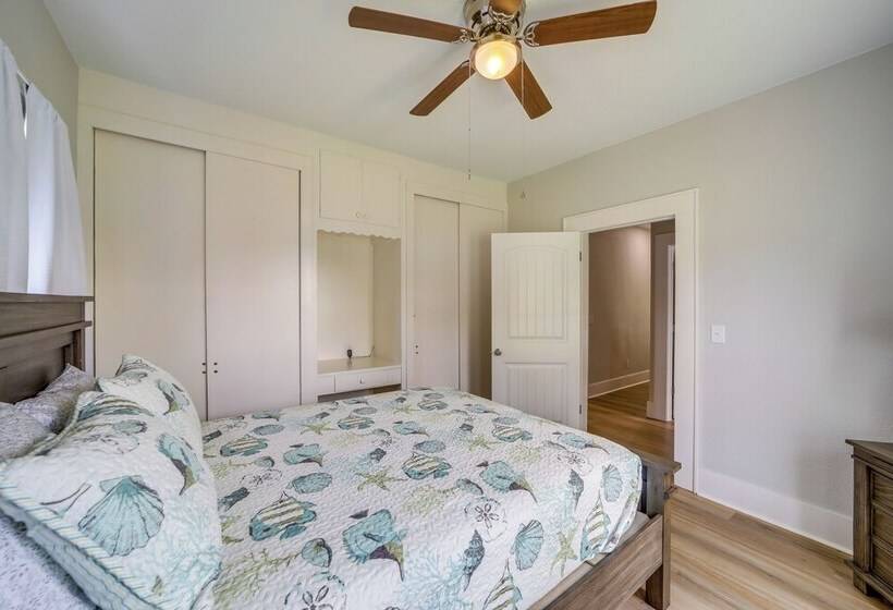 Eufaula Home Walk To Lake Beach!