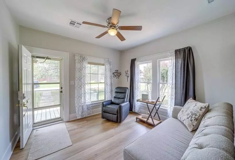 Eufaula Home   Walk To Lake Beach!