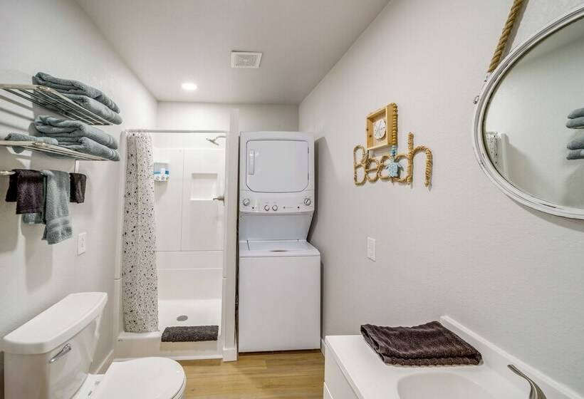 Eufaula Home Walk To Lake Beach!