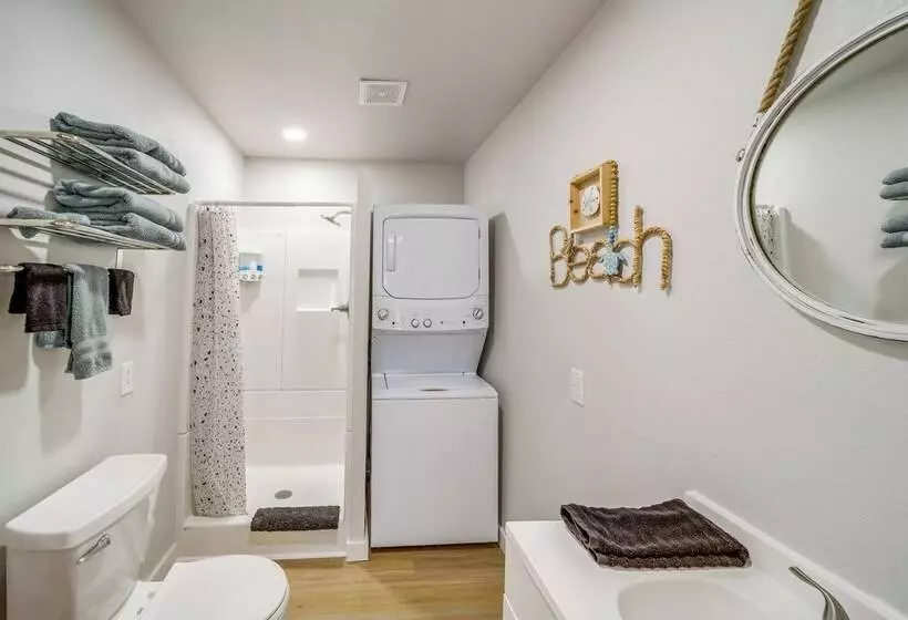 Eufaula Home   Walk To Lake Beach!