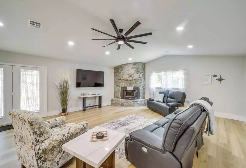 Eufaula Home   Walk To Lake Beach!