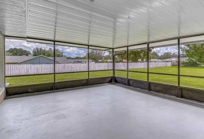 Pet Friendly Ocala Home W/ Screened In Lanai!