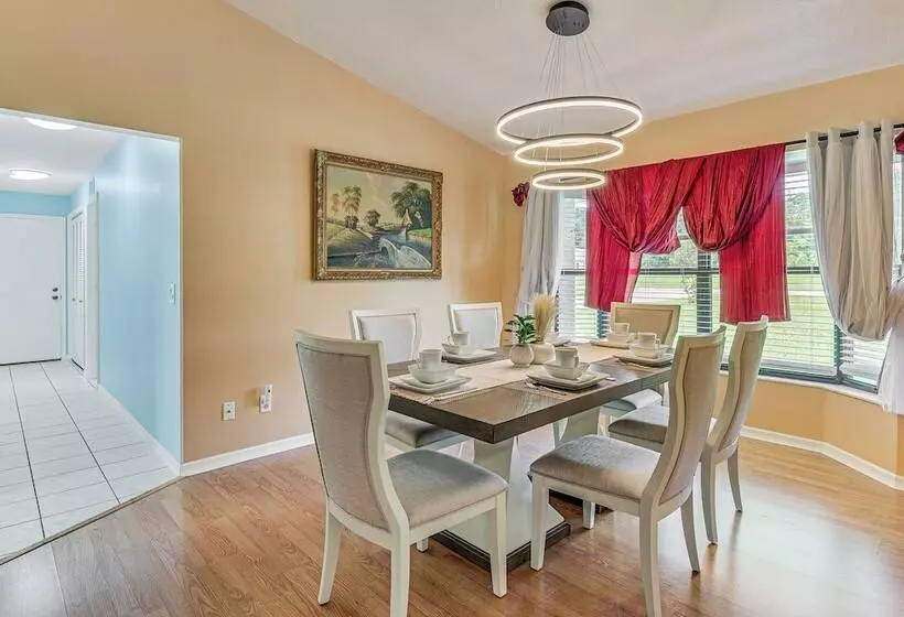 Pet Friendly Ocala Home W/ Screened In Lanai!