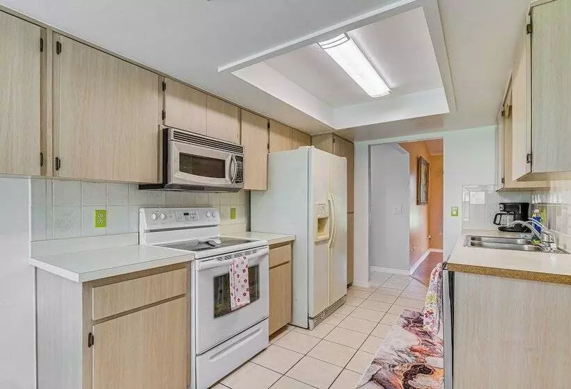 Pet Friendly Ocala Home W/ Screened In Lanai!