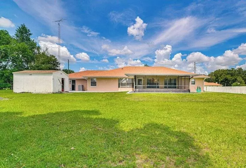 Pet Friendly Ocala Home W/ Screened In Lanai!