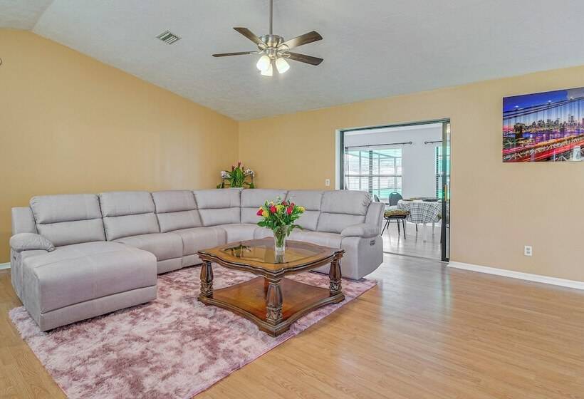 Pet Friendly Ocala Home W/ Screened In Lanai!