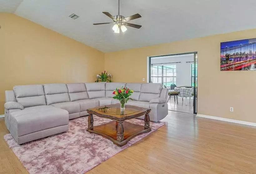 Pet Friendly Ocala Home W/ Screened In Lanai!