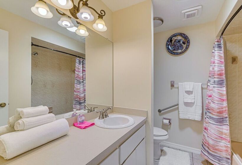 Pet Friendly Ocala Home W/ Screened In Lanai!