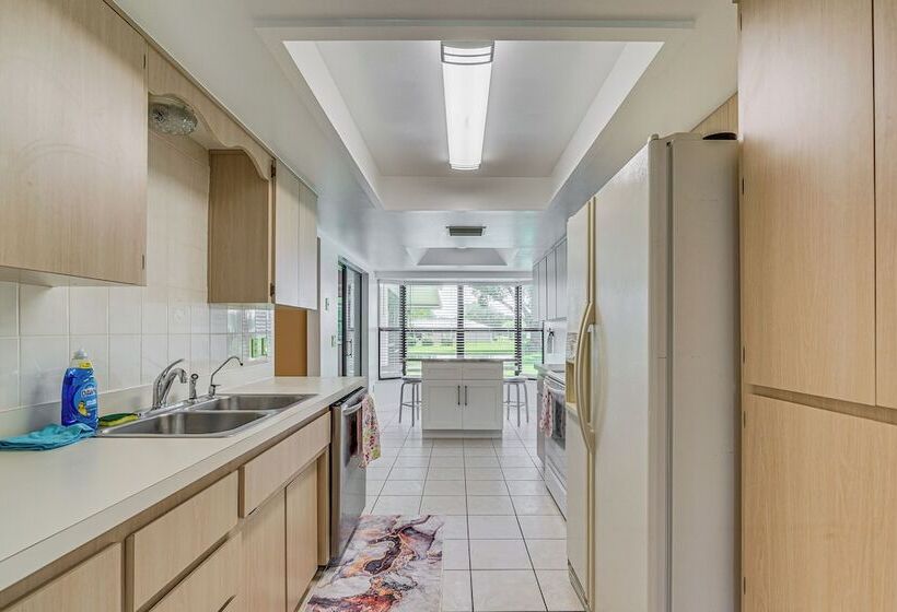 Pet Friendly Ocala Home W/ Screened In Lanai!