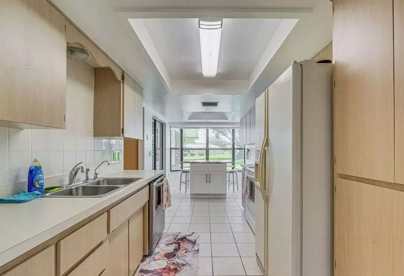 Pet Friendly Ocala Home W/ Screened In Lanai!