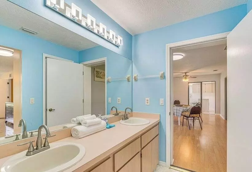 Pet Friendly Ocala Home W/ Screened In Lanai!