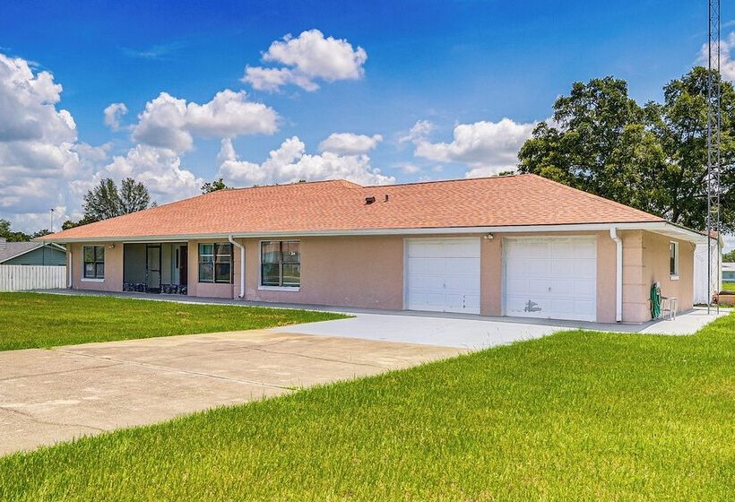 Pet Friendly Ocala Home W/ Screened In Lanai!