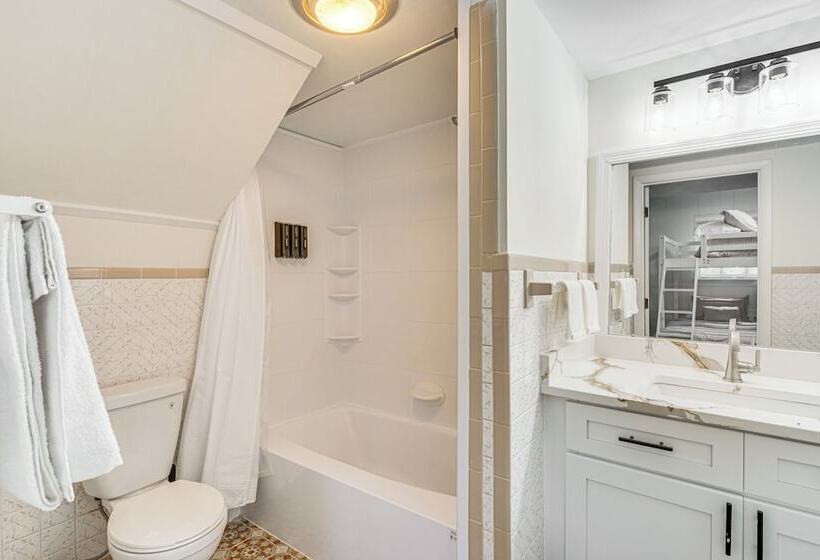 Beautiful Home W/ Pool: Near Downtown, Unc & Duke!