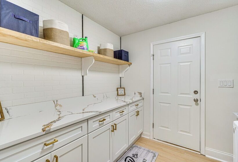 Beautiful Home W/ Pool: Near Downtown, Unc & Duke!