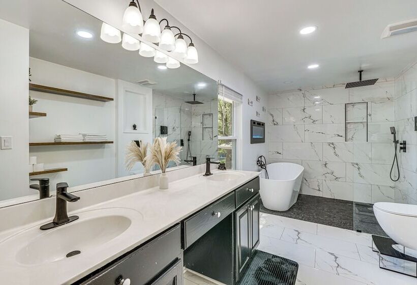 Beautiful Home W/ Pool: Near Downtown, Unc & Duke!