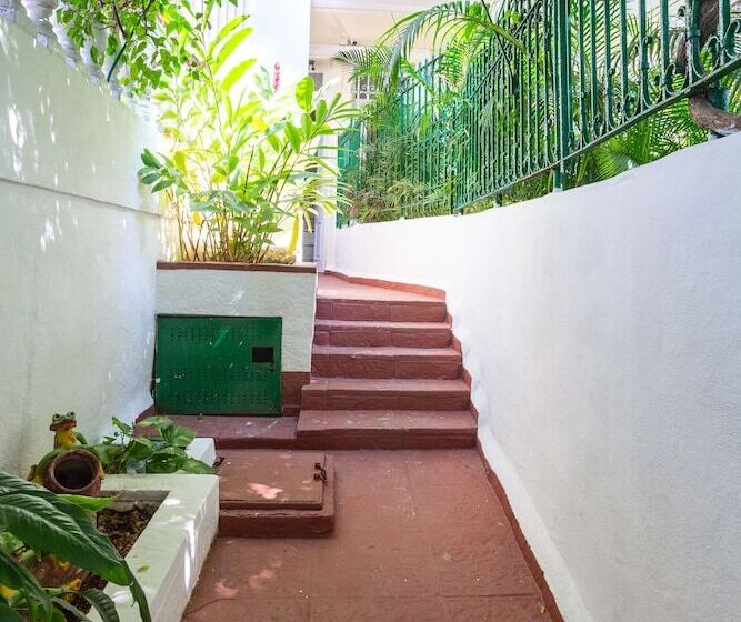 تختخواب و صبحانه El Almendron Rosado